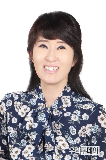 2021 거버넌스 지방정치대상’시상식(서울여성프라자 국제회의장)에서 지난해(행정 효율성 제고 분야)에 이어 2년 연속 우수상(지역활력 증대 분야)을 수상한 경북 경산 배향선시의원