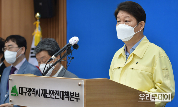 권영진 대구시장이 신종 코로나바이러스 감염증(코로나19) '화이자 백신 독자 구입' 논란과 관련해 사과문을 발표했다.