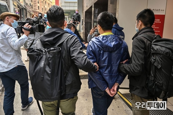 국가보안법에 의거해 체포되는 홍콩 민주화 인사 (자료제공=국제엠네스티)
