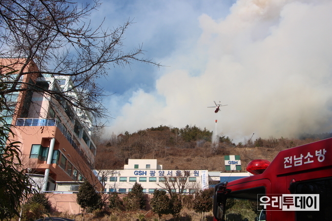전남소방본부의 화재 진압. 화재 발생 건수는 전년 같은 기간보다 소폭 늘어난 반면 인명피해와 재산피해는 줄었다 (사진제공=전남소방)