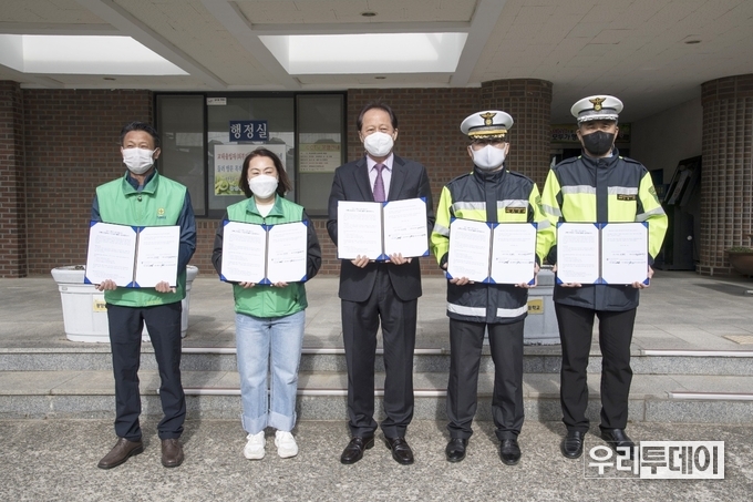 조성태 과장 전남도지사 표창(조성태 단장 오른쪽에서 2번째)