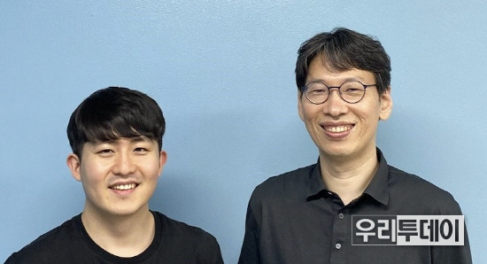 왼쪽부터 유경인 서울대학교 공과대학 컴퓨터공학부 박사과정, 전병곤 교수 (사진제공=서울대공대)
