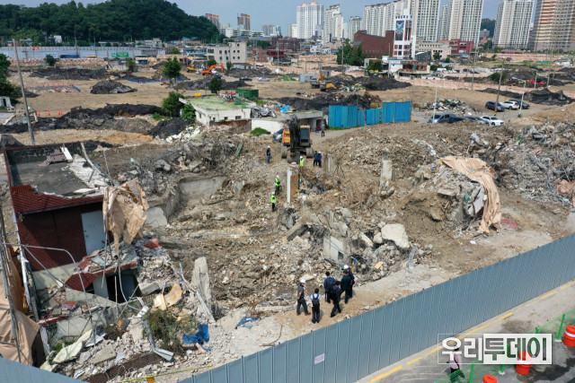 <em>지난 6월 14일 오전 광주 동구 학동 철거 건물 붕괴 사고 현장</em>