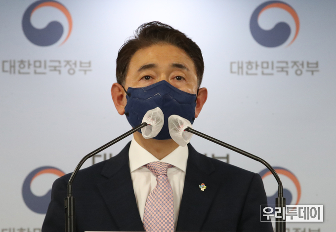 김태응 부동산거래 특별조사단장(국민권익위원회 상임위원)이 지난 6월 정부서울청사에서 국민의힘 소속 국회의원 102명과 직계 존비속 등 총 400여 명을 대상으로 한 부동산 전수조사 착수 계획을 발표하고 있다 (사진=뉴시스)