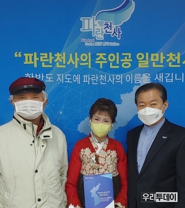 좌로부터 차홍규 한중미술협회장, 한국중소기업수출협의회 김명자 회장, 한국새생명복지재단은 송창익 이사장