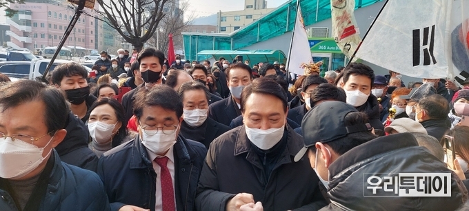 2월 1일 국민의힘 윤석열 대선후보가 강화풍물시장을 찾아온 모습 