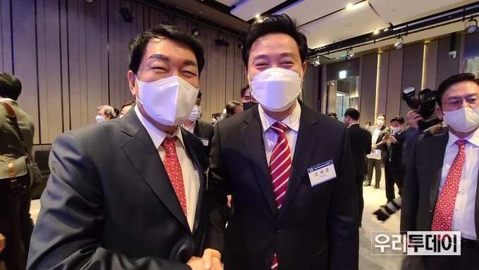 안상수 국민의힘 인천시장 예비후보가 14일 오세훈 서울시장을 만나 2036년 올림픽 인천서울 공동개최를 논의했다.