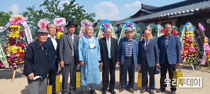 행사를 마치고 기념촬영 모습
