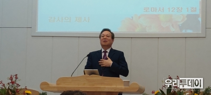 칼빈대학교회 이진섭 담임목사 모습