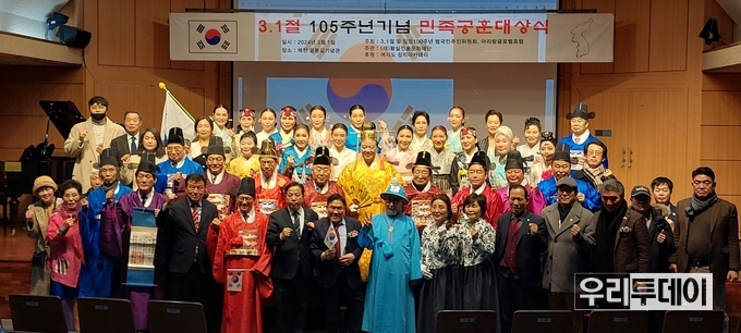 참석자들 전체 기념촬영 