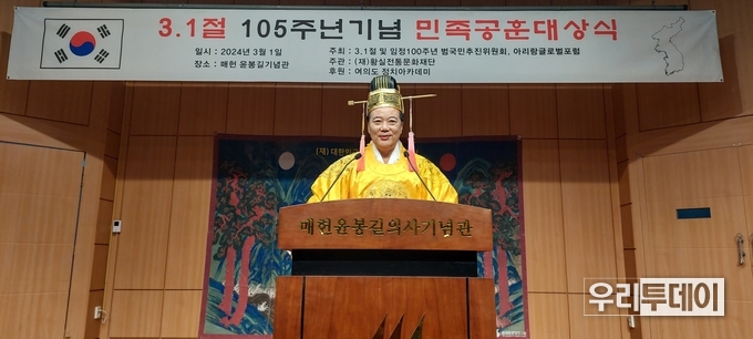 김광을 총재가 인사말을 하고있다.