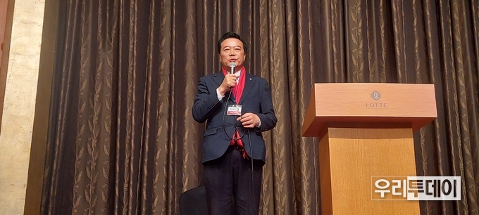 불교계 범종단초종파불교전국신도회총연합회 김광을 회장이 인사말을 하고 있다.