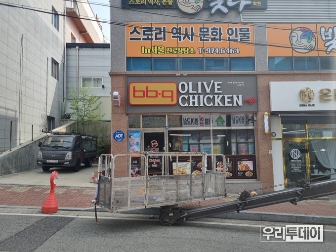 이전 간판 설치 모습