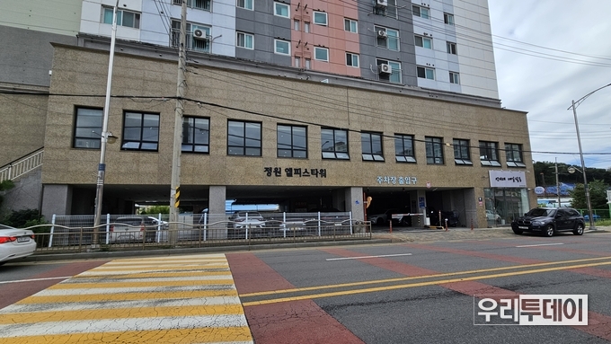 우리투데이 본사 사무실은 2층 상가 전체 180평을 사용하기로 했다.